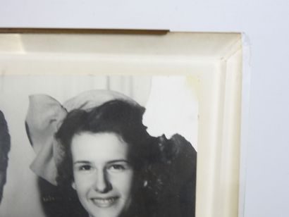 Bronze PHOTO FRAME. 37 x 24 cm. Wear and...