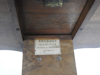 Wooden violin-shaped GUERIDON with folding...