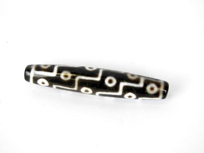 TIBET: DZI magic bead with 18 eyes. L : 9...