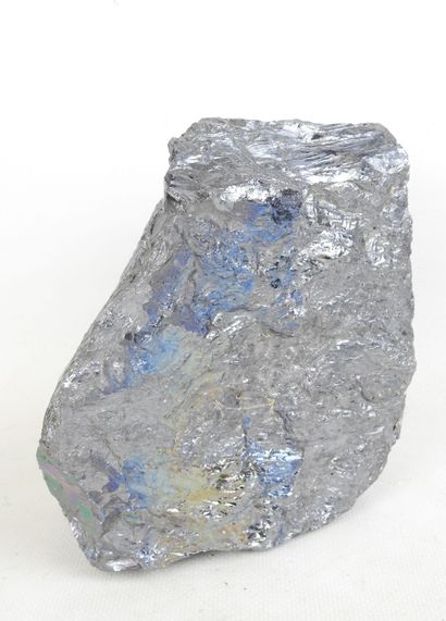 BLOCK of gray stone with brilliant reflections....