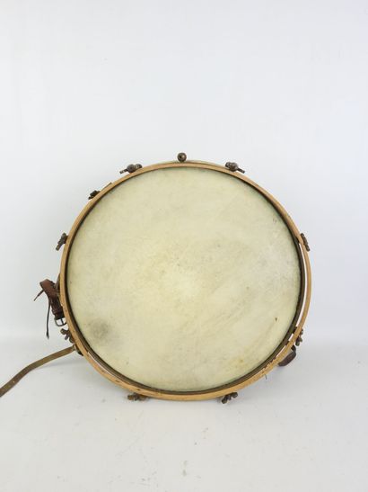 INFANTRY DRUM with belt and five sticks....