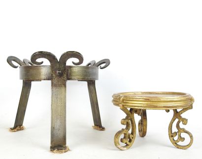 Bronze tripod support. H. 19 cm - Diam. 18...