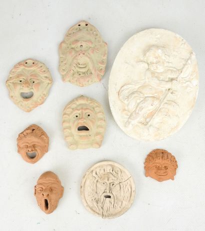 Seven MASCARONS in plaster. H. between 5...