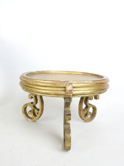 Bronze tripod support. H. 19 cm - Diam. 18...
