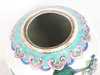 CHINA: Porcelain and polychrome enamel ovoid-shaped...
