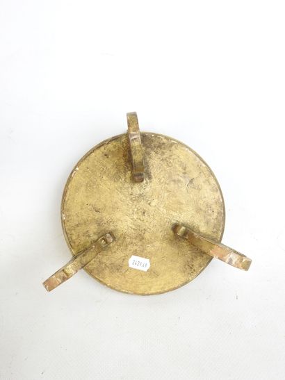 Bronze tripod support. H. 19 cm - Diam. 18...