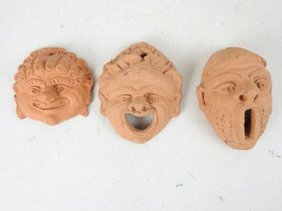 Seven MASCARONS in plaster. H. between 5...
