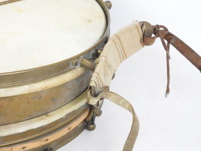INFANTRY DRUM with belt and five sticks....