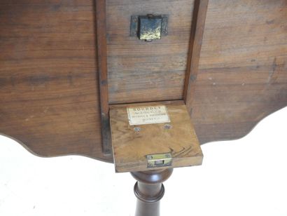 Wooden violin-shaped GUERIDON with folding...