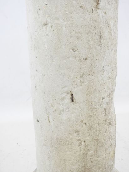 COLUMN SHAFT in beige stone. H. 121 cm.