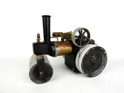MAMOD (England): Steamroller vehicle in black...