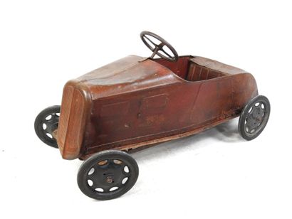 PEDAL CAR in red painted sheet metal. H:...