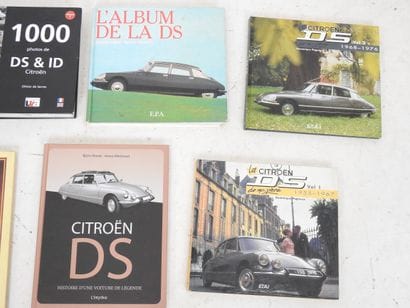 CITROEN: Eight books on the brand's DS model,...