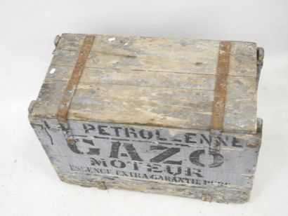 LA PETROLENNE: Blue lacquered wood trunk...