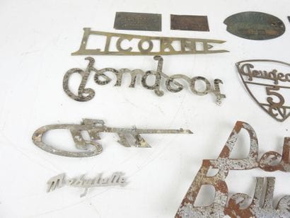 TWELVE automotive PLATES and INSIGNES including:...