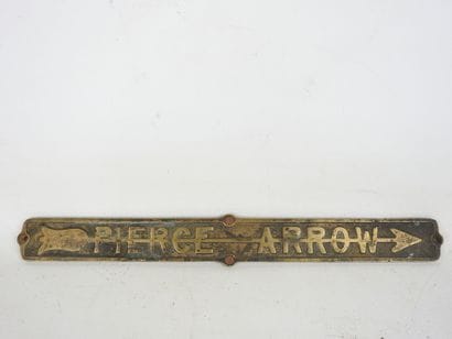 PIERCE ARROW: Gilt bronze plaque. L : 37...