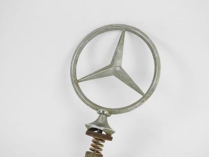 MERCEDES BENZ: Chromed metal automobile mascot....