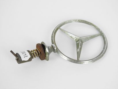 MERCEDES BENZ: Chromed metal automobile mascot....