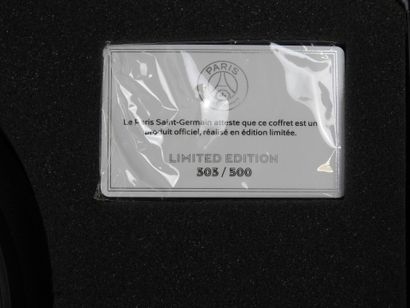 PSG: Collector's box including a statue of...