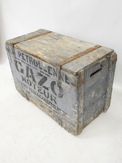 LA PETROLENNE: Blue lacquered wood trunk...