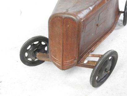 PEDAL CAR in red painted sheet metal. H:...