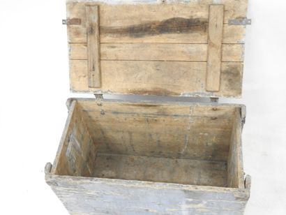 LA PETROLENNE: Blue lacquered wood trunk...