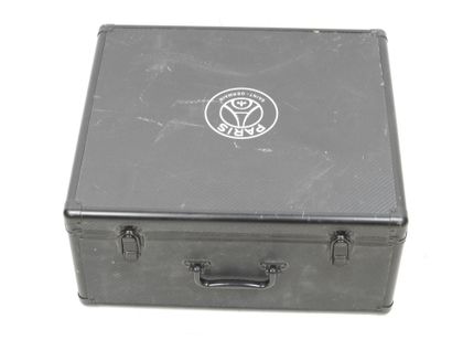 PSG: Collector's box including a statue of...