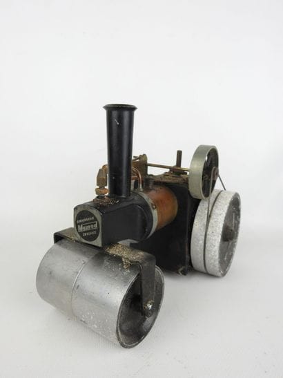 MAMOD (England): Steamroller vehicle in black...