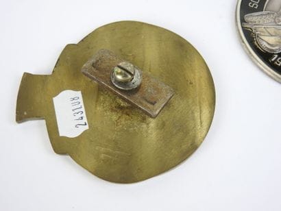 CLUB RETROMOBILE DU BERRY: Gilt bronze medal....