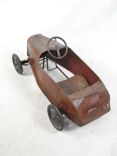 PEDAL CAR in red painted sheet metal. H:...
