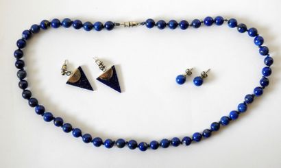Lot en lapis comprenant : deux paires de...