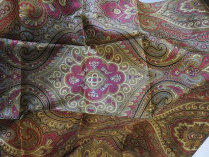 Christian DIOR
Paisley silk scarf in shades...