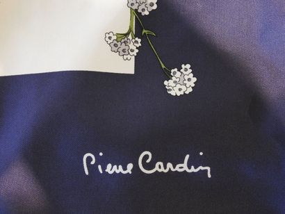 Pierre CARDIN
Silk square with wide navy-blue...
