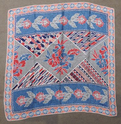 LANVIN
Foulard en soie damassée à motifs...
