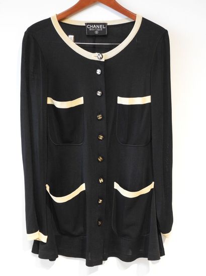 CHANEL Boutique
Long wool vest with 8 buttons...