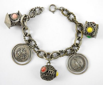 AFRIQUE DU NORD
Bracelet ouvrant en argent...