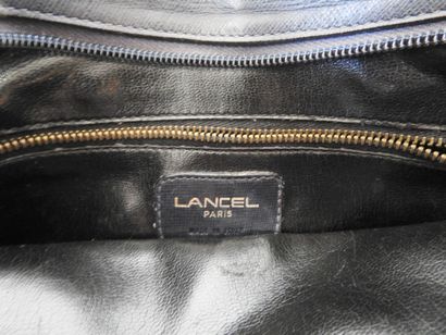 Lot de 4 sacs à main en cuir et textile dont...