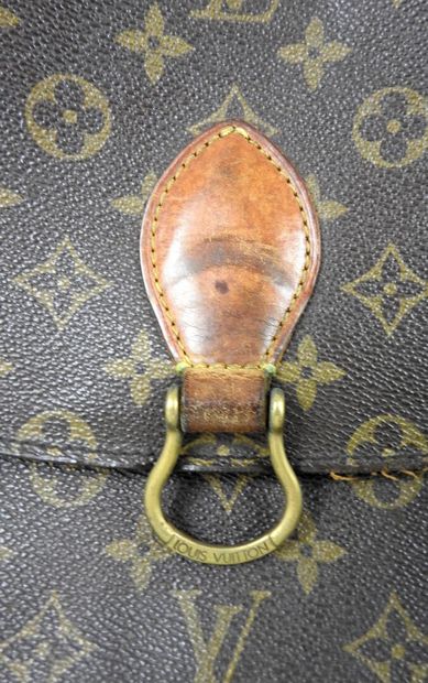 Louis VUITTON - Paris
Sac à main porté épaulé...
