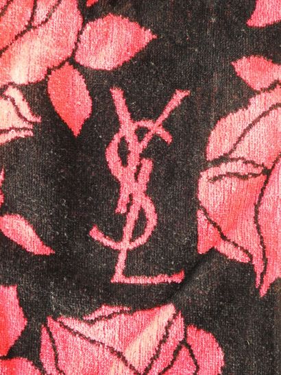 Yves SAINT LAURENT
Lot comprenant un grand...