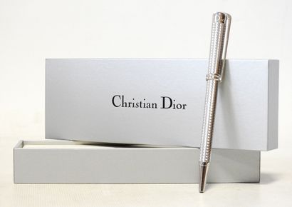 Christian DIOR
Stylo bille en métal argenté...