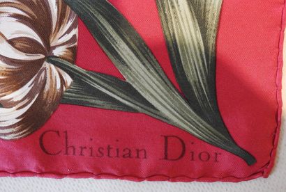 Christian DIOR
Silk square with floral motif...