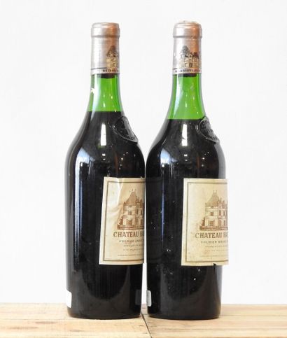 2 bottles
Château Haut-Brion - Graves - 1971.
Low...