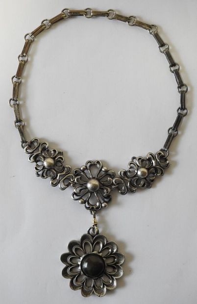 Metal necklace with openwork arabesque plaques,...