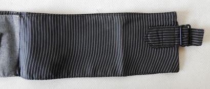 DIOR - Men
Grey cotton 3-button jacket belt.
L.:...