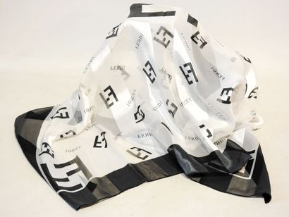 FENDI
Polyester scarf with black and white...