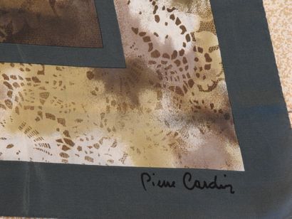 Pierre CARDIN
Silk square with lace pattern...