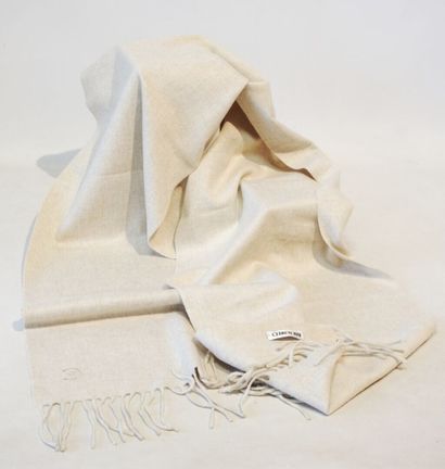 CERRUTI 1881
Ecru wool scarf, monogrammed.
35.5...