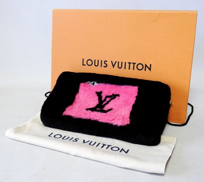 Louis VUITTON
Sleeve with monogrammed center...