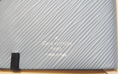 Louis VUITTON
Carnet de notes de forme rectangulaire...