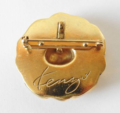 KENZO
Silver-plated metal and resin brooch...